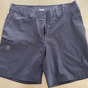 Salomon Women’s Navy Blue Clima Wind Shorts Size 12 front pockets and zip pocket